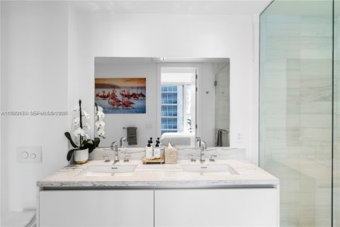 Condo in Miami, Florida, 1 bedroom  № 2057680 - photo 15