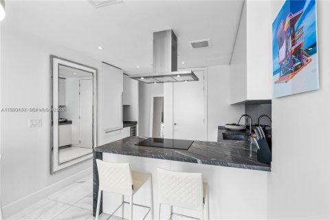 Condo in Miami, Florida, 1 bedroom  № 2057680 - photo 10