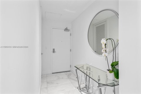 Condo in Miami, Florida, 1 bedroom  № 2057680 - photo 4