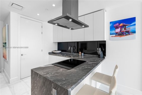 Condo in Miami, Florida, 1 bedroom  № 2057680 - photo 9