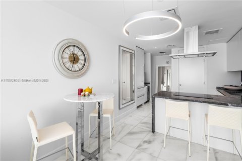 Condo in Miami, Florida, 1 bedroom  № 2057680 - photo 24