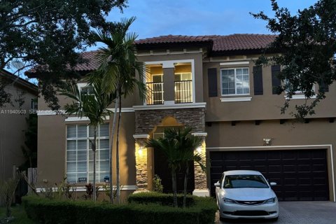 Casa en alquiler en Cutler Bay, Florida, 5 dormitorios, 266.54 m2 № 2088640 - foto 1