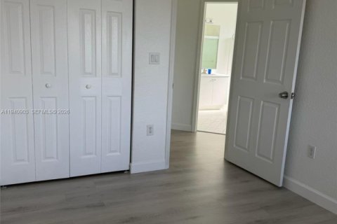 Casa en alquiler en Cutler Bay, Florida, 5 dormitorios, 266.54 m2 № 2088640 - foto 14