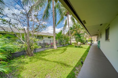 Villa ou maison à louer à Dania Beach, Floride: 2 chambres, 92.9 m2 № 1928292 - photo 17