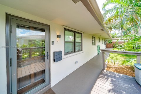 Villa ou maison à louer à Dania Beach, Floride: 2 chambres, 92.9 m2 № 1928292 - photo 2