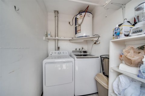 Villa ou maison à louer à Dania Beach, Floride: 2 chambres, 92.9 m2 № 1928292 - photo 10