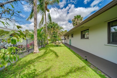 Villa ou maison à louer à Dania Beach, Floride: 2 chambres, 92.9 m2 № 1928292 - photo 14