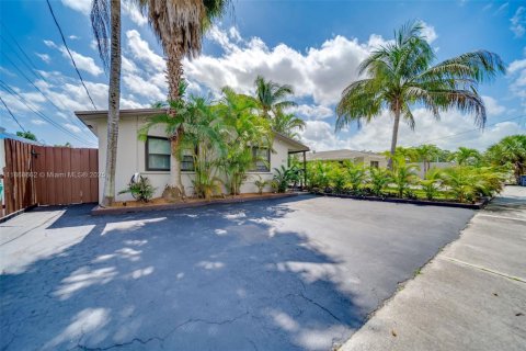 Villa ou maison à louer à Dania Beach, Floride: 2 chambres, 92.9 m2 № 1928292 - photo 11