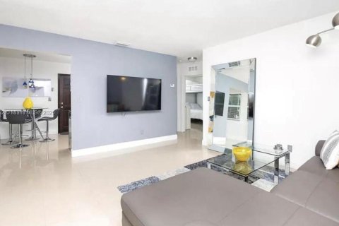 Villa ou maison à louer à Dania Beach, Floride: 2 chambres, 92.9 m2 № 1928292 - photo 8