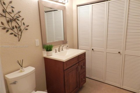 Villa ou maison à louer à Weston, Floride: 4 chambres, 236.9 m2 № 1943359 - photo 18