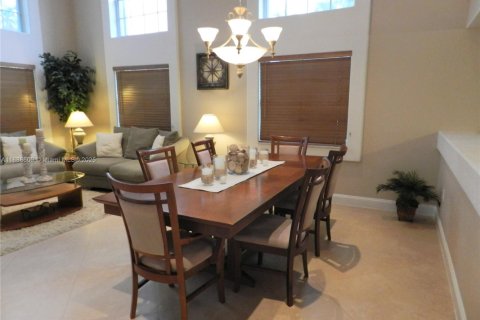 Villa ou maison à louer à Weston, Floride: 4 chambres, 236.9 m2 № 1943359 - photo 6