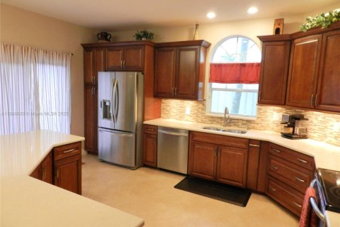 Villa ou maison à louer à Weston, Floride: 4 chambres, 236.9 m2 № 1943359 - photo 13