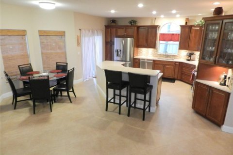 Villa ou maison à louer à Weston, Floride: 4 chambres, 236.9 m2 № 1943359 - photo 11