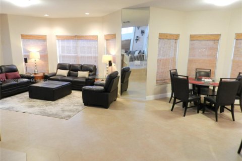 Villa ou maison à louer à Weston, Floride: 4 chambres, 236.9 m2 № 1943359 - photo 9