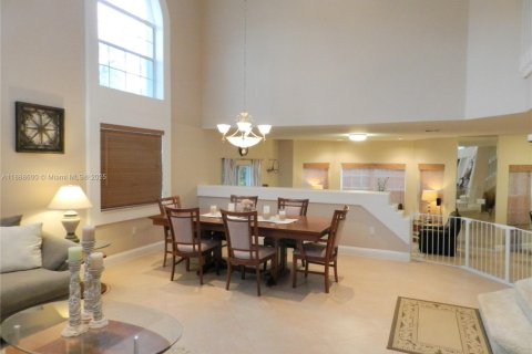 Villa ou maison à louer à Weston, Floride: 4 chambres, 236.9 m2 № 1943359 - photo 4
