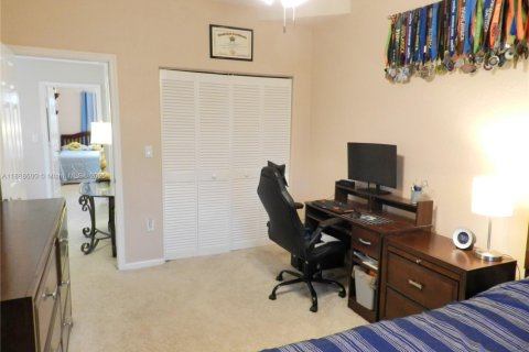 Villa ou maison à louer à Weston, Floride: 4 chambres, 236.9 m2 № 1943359 - photo 26