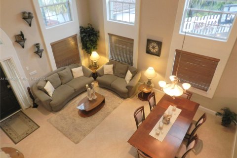 Villa ou maison à louer à Weston, Floride: 4 chambres, 236.9 m2 № 1943359 - photo 7