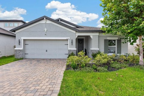 House in Land O' Lakes, Florida 4 bedrooms, 206.52 sq.m. № 2320903