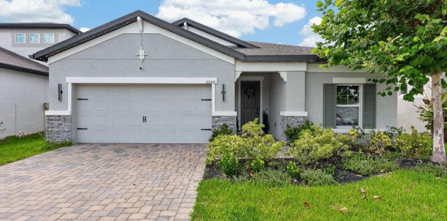 Villa ou maison à Land O' Lakes, Floride 4 chambres, 206.52 m2 № 2320903