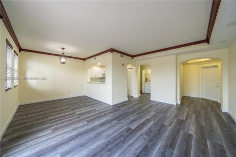 Снять в аренду таунхаус в Майами, Флорида 3 спальни, 126.72м2, № 1988778 - фото 3