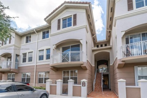 Снять в аренду таунхаус в Майами, Флорида 3 спальни, 126.72м2, № 1988778 - фото 6