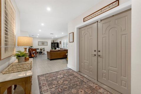 House in Miami Lakes, Florida 3 bedrooms, 193.7 sq.m. № 2078254 - photo 4
