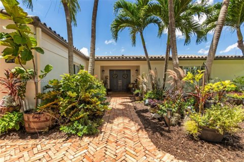 House in Miami Lakes, Florida 3 bedrooms, 193.7 sq.m. № 2078254 - photo 3