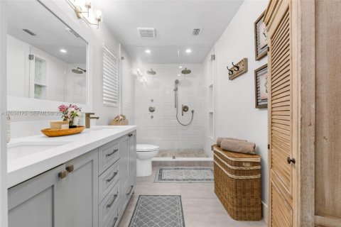House in Miami Lakes, Florida 3 bedrooms, 193.7 sq.m. № 2078254 - photo 25