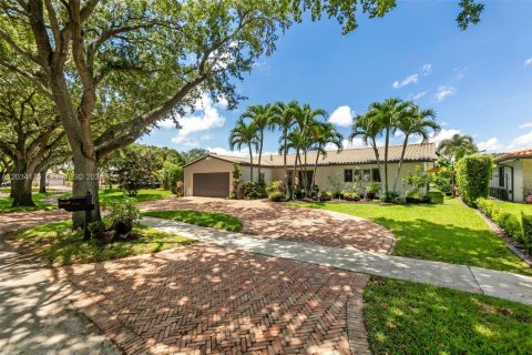 House in Miami Lakes, Florida 3 bedrooms, 193.7 sq.m. № 2078254 - photo 2