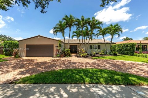 House in Miami Lakes, Florida 3 bedrooms, 193.7 sq.m. № 2078254