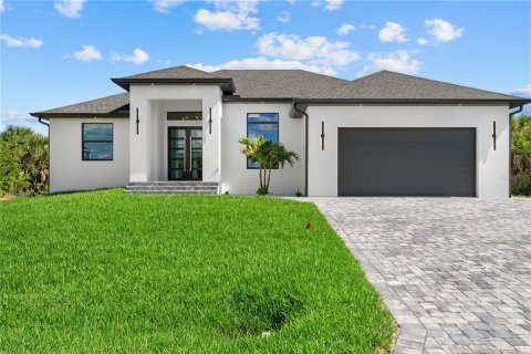 House in Port Charlotte, Florida 3 bedrooms, 179.86 sq.m. № 2100837