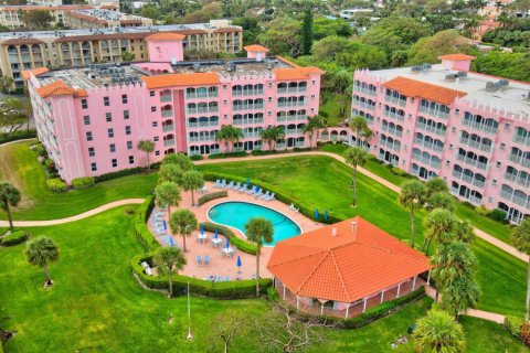 Condo in Boca Raton, Florida, 2 bedrooms  № 923411 - photo 1