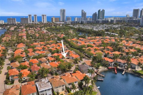 Villa ou maison à vendre à Hollywood, Floride: 3 chambres, 145.02 m2 № 2045269 - photo 4