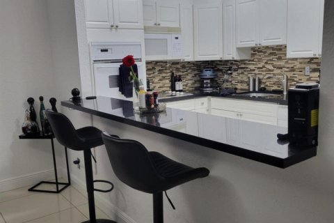 Condominio en alquiler en Sunny Isles Beach, Florida, 1 dormitorio, 93.37 m2 № 2271241 - foto 5