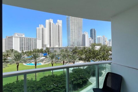 Condominio en alquiler en Sunny Isles Beach, Florida, 1 dormitorio, 93.37 m2 № 2271241 - foto 20