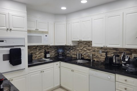 Condominio en alquiler en Sunny Isles Beach, Florida, 1 dormitorio, 93.37 m2 № 2271241 - foto 2