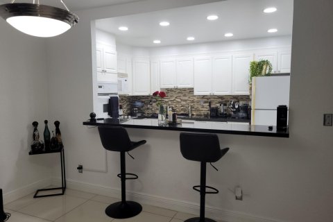 Condominio en alquiler en Sunny Isles Beach, Florida, 1 dormitorio, 93.37 m2 № 2271241 - foto 4