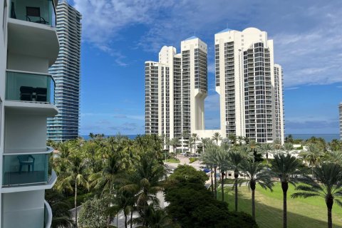 Condominio en alquiler en Sunny Isles Beach, Florida, 1 dormitorio, 93.37 m2 № 2271241 - foto 23