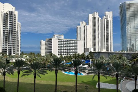Condominio en alquiler en Sunny Isles Beach, Florida, 1 dormitorio, 93.37 m2 № 2271241 - foto 21