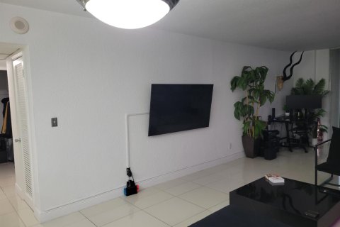 Condominio en alquiler en Sunny Isles Beach, Florida, 1 dormitorio, 93.37 m2 № 2271241 - foto 8