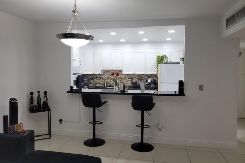 Condominio en alquiler en Sunny Isles Beach, Florida, 1 dormitorio, 93.37 m2 № 2271241 - foto 12
