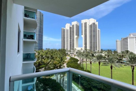 Condominio en alquiler en Sunny Isles Beach, Florida, 1 dormitorio, 93.37 m2 № 2271241 - foto 19