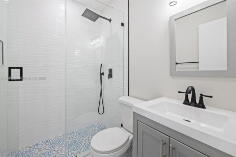 House in Miami, Florida 2 bedrooms, 110.18 sq.m. № 2173544 - photo 19