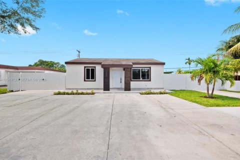 House in Miami, Florida 2 bedrooms, 110.18 sq.m. № 2173544
