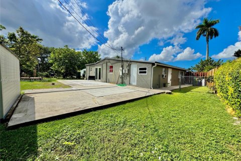 Casa en venta en Margate, Florida, 4 dormitorios, 136.75 m2 № 1966915 - foto 15