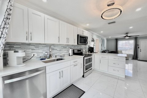 Casa en venta en Margate, Florida, 4 dormitorios, 136.75 m2 № 1966915 - foto 4