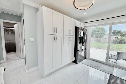 Casa en venta en Margate, Florida, 4 dormitorios, 136.75 m2 № 1966915 - foto 6