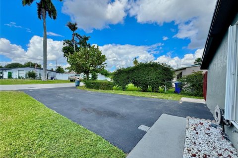 Casa en venta en Margate, Florida, 4 dormitorios, 136.75 m2 № 1966915 - foto 20