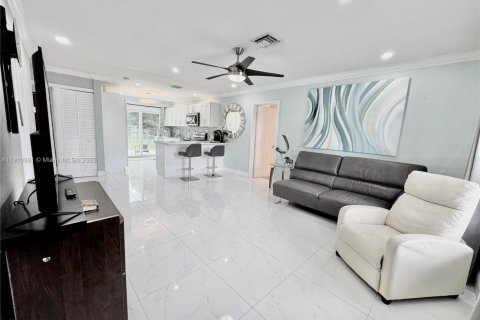 Casa en venta en Margate, Florida, 4 dormitorios, 136.75 m2 № 1966915 - foto 2