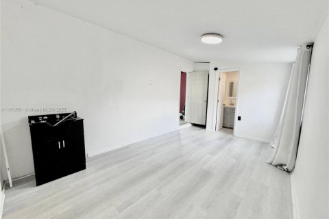 Casa en venta en Margate, Florida, 4 dormitorios, 136.75 m2 № 1966915 - foto 9